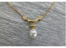 Diamond Pearl Necklace